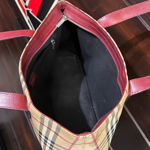 Burberry Tote in Haymarket nova check leather classic luxury that is always in! - Picture 6 of 10